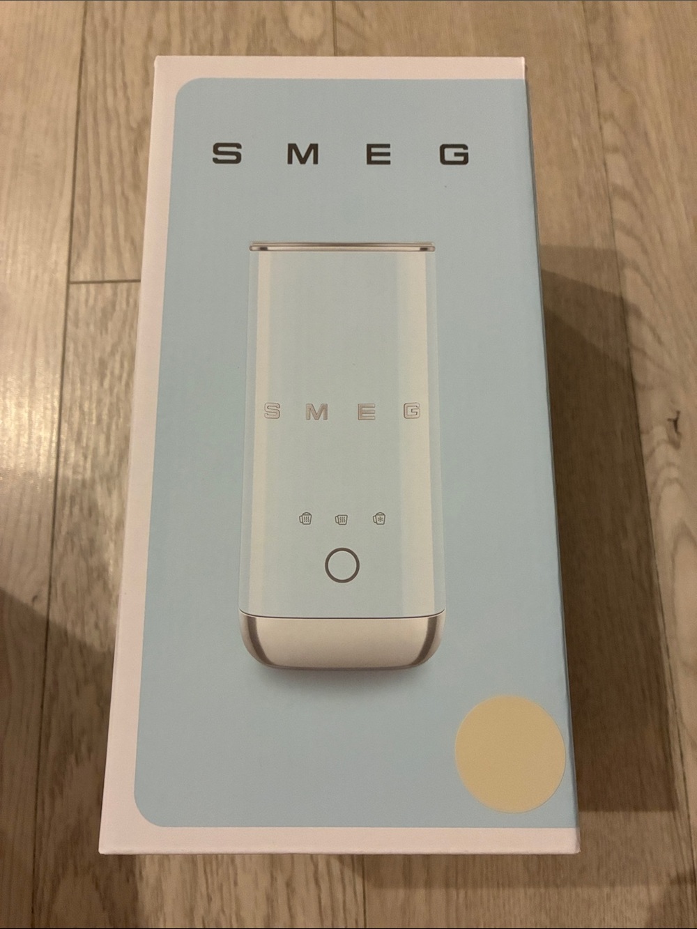 Brand New SMEG Portable Milk Frother (Cream)